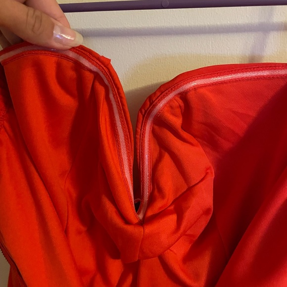 Alythea red strapless romper size M - never worn - Picture 5 of 5
